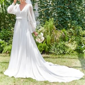 Contrast Mesh V-Neck Lantern Sleeve Chiffon Wedding Dress white